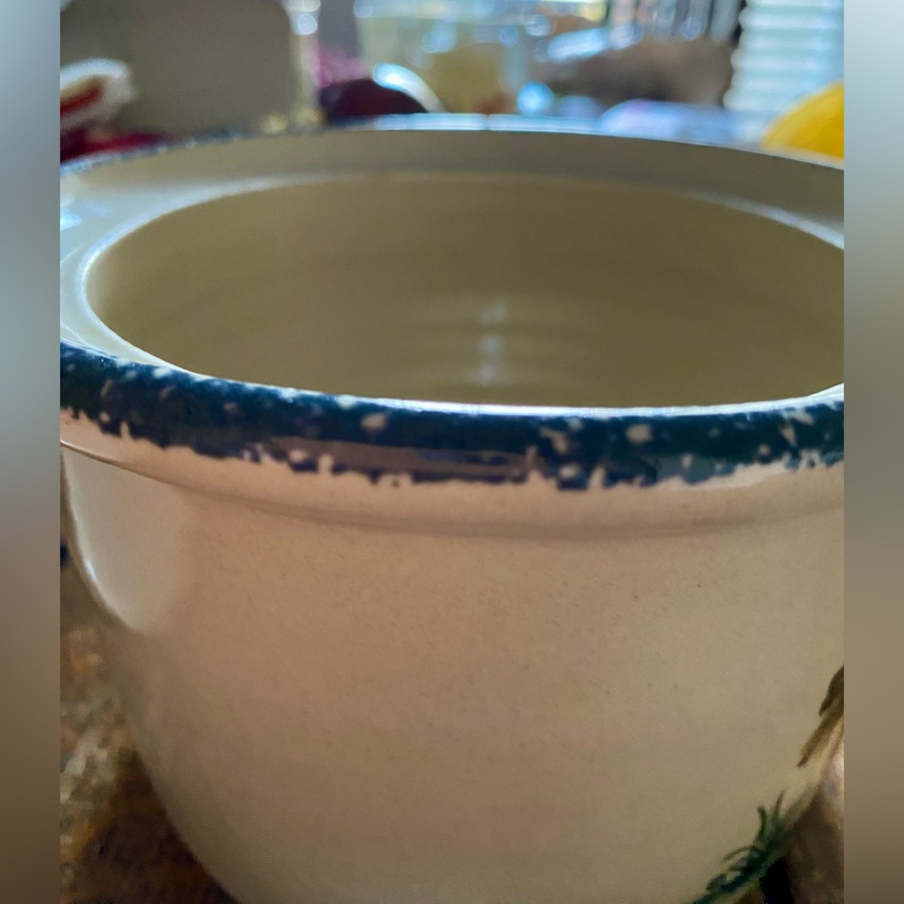 2001 Stone Crock/Bean Pot. Like new condition. Birdhouse Design w/Spongewear Rim - Picture 10 of 16